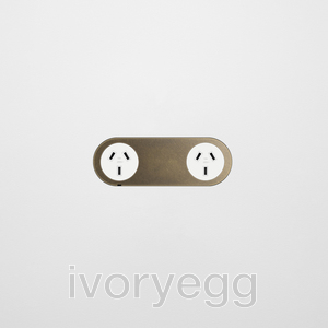 13 FLUSH - Double Outlet with Metal Faceplate - Matte White Aged Brass